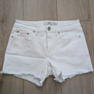 Vineyard Vines White Denim Mid Rise Cut-Off Shorts With A Frayed Hem